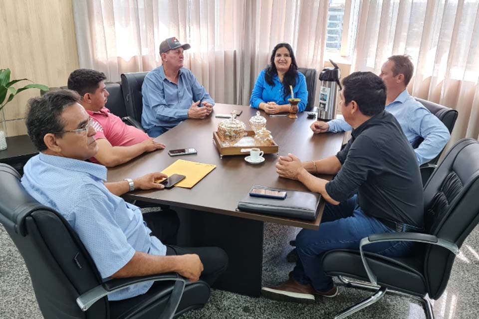 Encontro no Gabinete do deputado Jean Mendonça: Líderes de São Felipe do oeste Unem Forças pelo Progresso